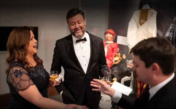 Corporate magician Josh Weidner performing mingling magic for guests during a cocktail hour